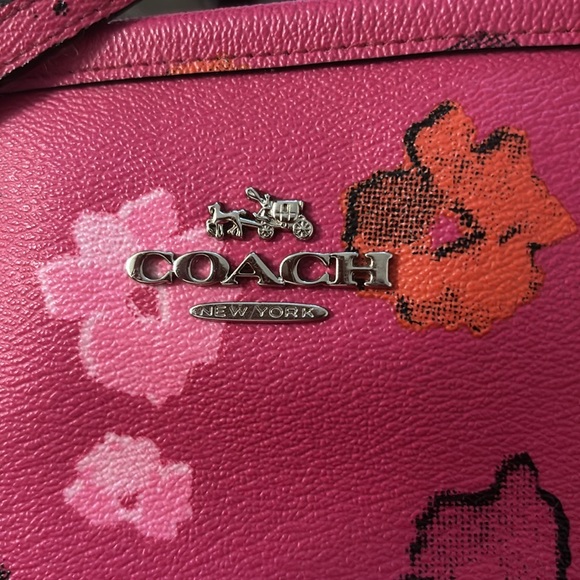 Coach - Picture 5 of 6